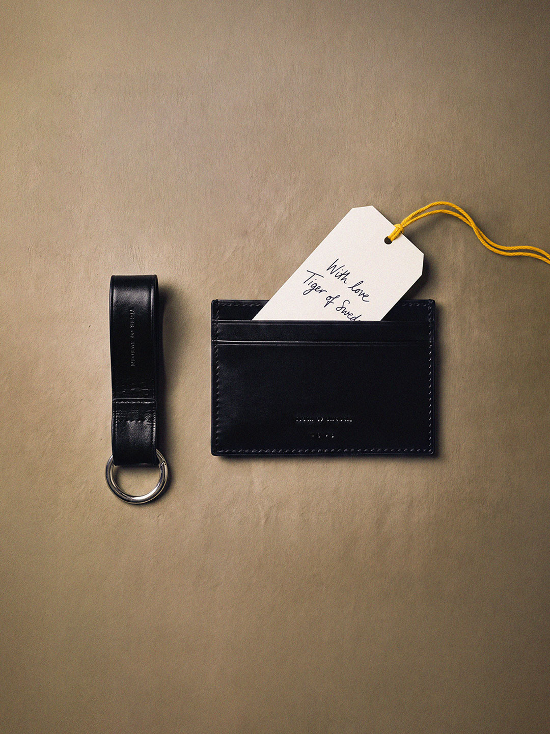 black cardholder and keyring gift set
